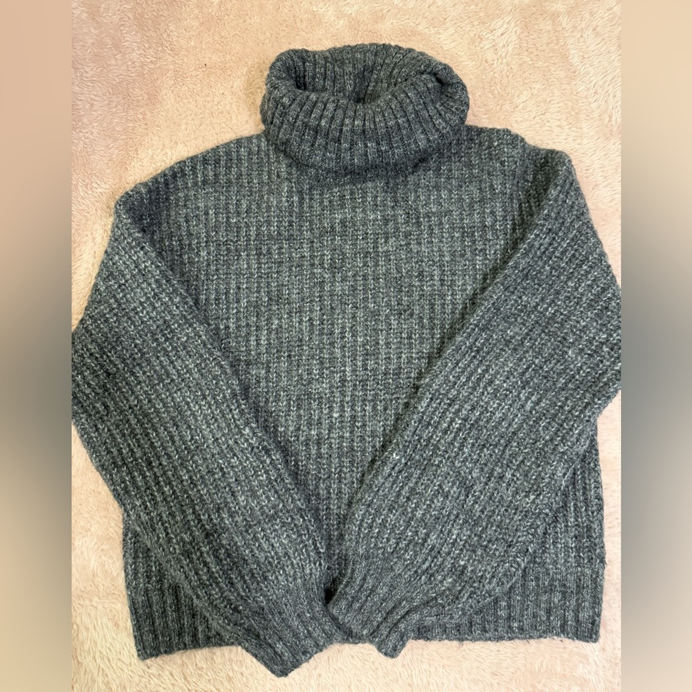 🟢🟢Old Navy Charcoal Marl Shaker Stitch Turtleneck Sweater